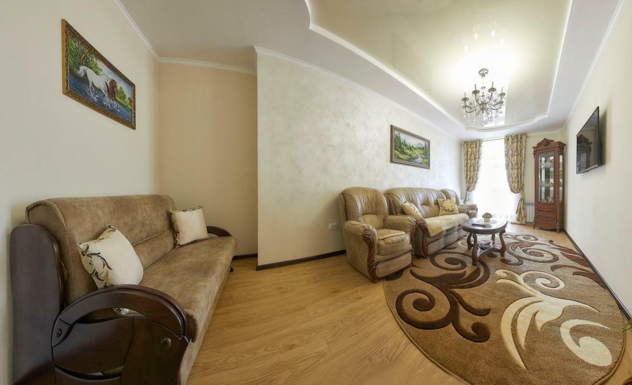 Luxury Apartament 2 Truskavets Exteriör bild